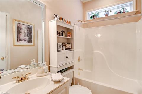 404 Cotswold Ln, King, NC 27021 photo 17