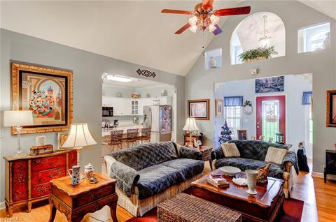 404 Cotswold Ln, King, NC 27021 photo 3