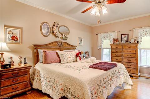 404 Cotswold Ln, King, NC 27021 photo 9