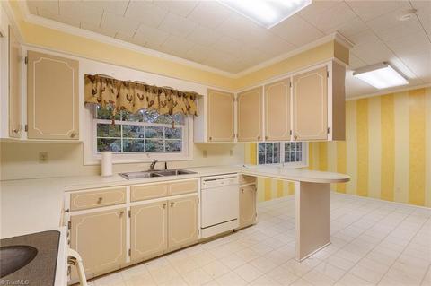 3802 Johnson St, High Point, NC 27265 photo 11