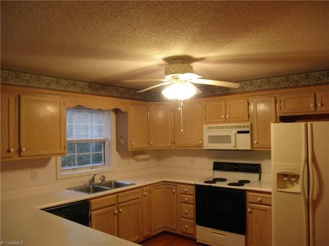 4671 Oakview Dr, Trinity, NC 27370 photo 2