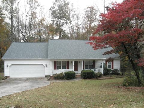 4671 Oakview Dr, Trinity, NC 27370 photo 1