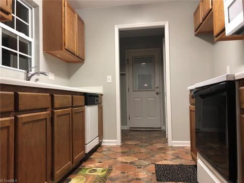 2460 Aston Ct, High Point, NC 27265 photo 3