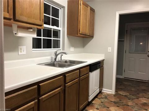 2460 Aston Ct, High Point, NC 27265 photo 4