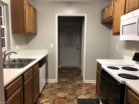 2460 Aston Ct, High Point, NC 27265 photo 5