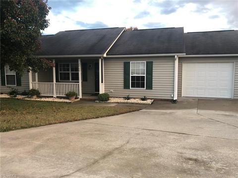 2460 Aston Ct, High Point, NC 27265 photo 2