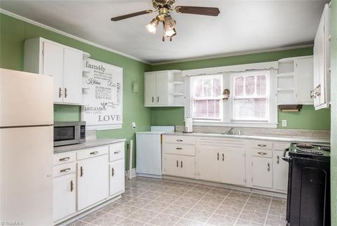 305 S 5th Ave, Mayodan, NC 27027 photo 4