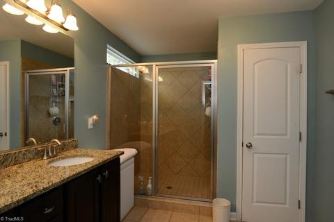 2807 Splitbrooke Dr, High Point, NC 27265 photo 17