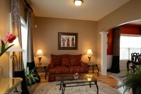 2807 Splitbrooke Dr, High Point, NC 27265 photo 2