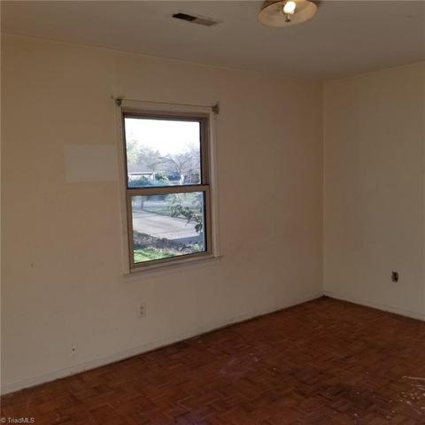 704 Kroll Ln, High Point, NC 27260 photo 15