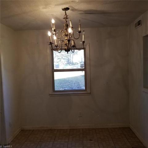 704 Kroll Ln, High Point, NC 27260 photo 3