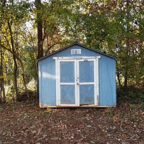 704 Kroll Ln, High Point, NC 27260 photo 2