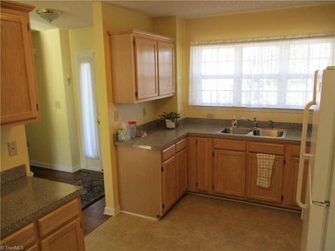 1503 Manora Ct, High Point, NC 27265 photo 10