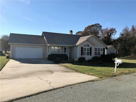 1503 Manora Ct, High Point, NC 27265 photo 2