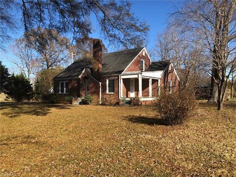 576 Rash Rd, Olin, NC 28660 photo 3