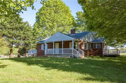 122 Doby Rd, Harmony, NC 28634 photo 2