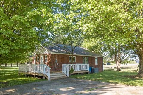 122 Doby Rd, Harmony, NC 28634 photo 3