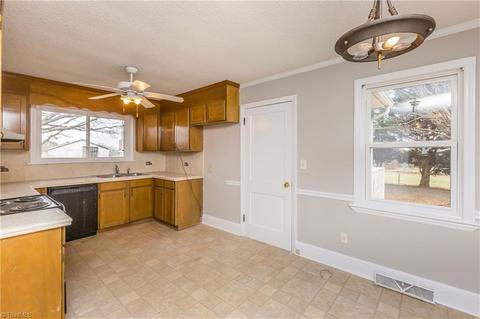 122 Doby Rd, Harmony, NC 28634 photo 6