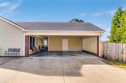 2455 Willard Rd, High Point, NC 27265 photo 4