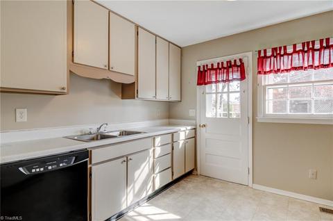 2402 Timberlake Ave, High Point, NC 27265 photo 14