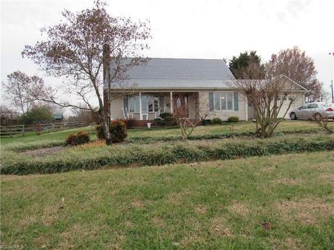 902 Mountainview Rd, King, NC 27021 photo 5
