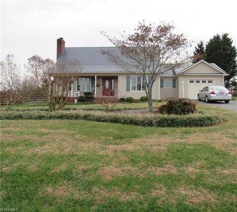 902 Mountainview Rd, King, NC 27021 photo 3