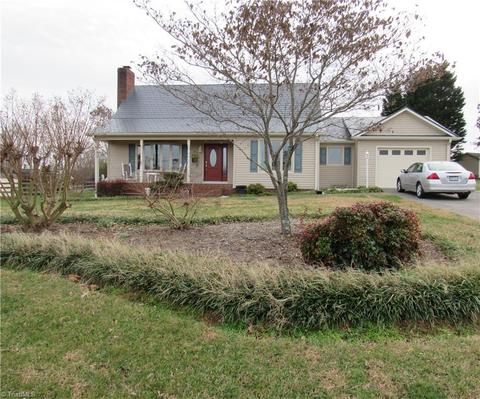 902 Mountainview Rd, King, NC 27021 photo 1