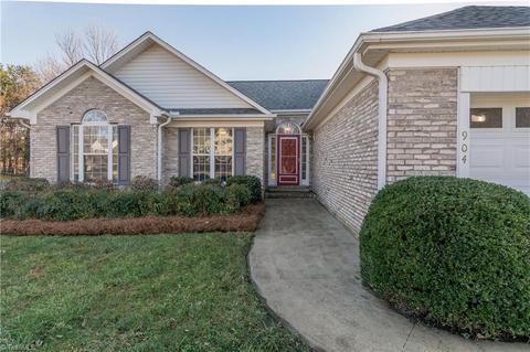 904 Ruskin Dr, High Point, NC 27265 photo 2