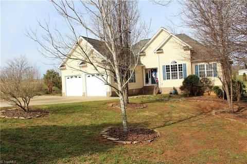 2915 Clear Ridge Dr, Trinity, NC 27370 photo 1