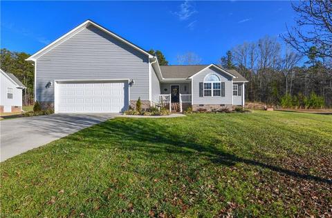 2424 Featherstone Ct, Trinity, NC 27370 photo 1