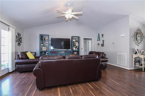 2424 Featherstone Ct, Trinity, NC 27370 photo 5