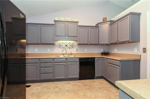 2424 Featherstone Ct, Trinity, NC 27370 photo 10