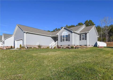 2424 Featherstone Ct, Trinity, NC 27370 photo 2