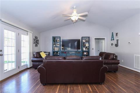 2424 Featherstone Ct, Trinity, NC 27370 photo 4