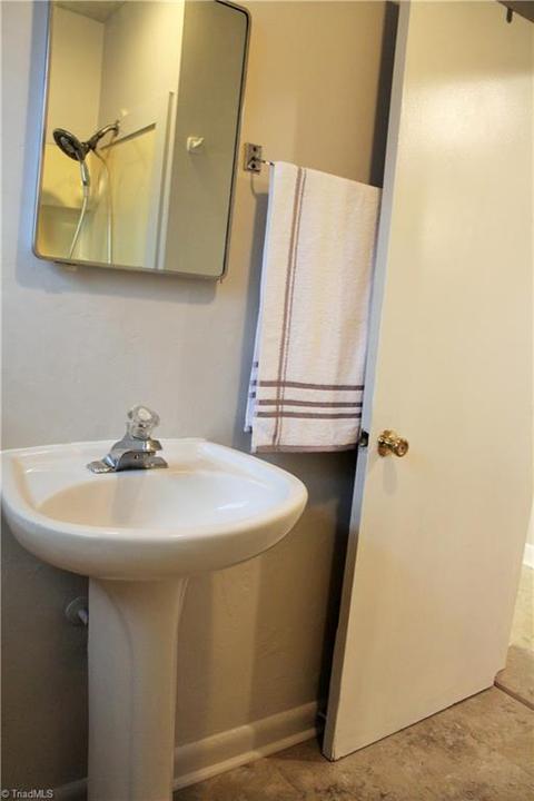 709 Commerce Ave, High Point, NC 27260 photo 10