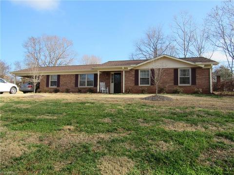 528 Mountainbrook Dr, King, NC 27021 photo 1
