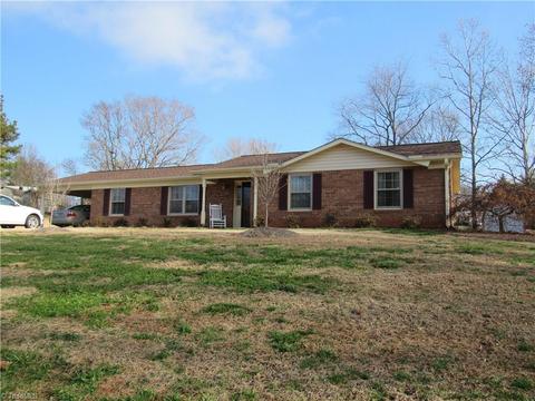 528 Mountainbrook Dr, King, NC 27021 photo 4