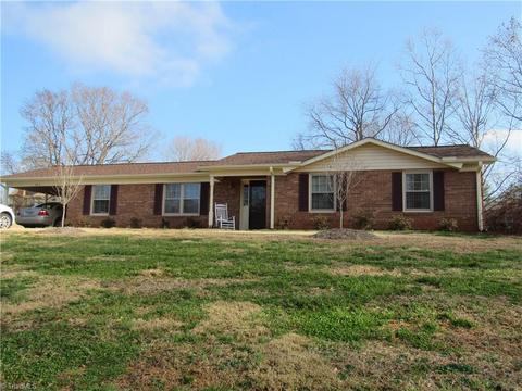 528 Mountainbrook Dr, King, NC 27021 photo 2