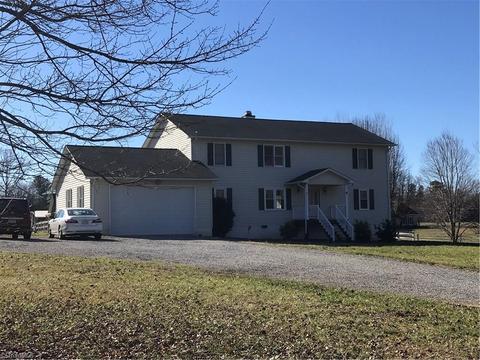 427 Comanche Dr, Advance, NC 27006 photo 1