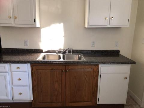 526 Walnut St, High Point, NC 27260 photo 8