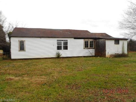 128 York Farm Ln, Harmony, NC 28634 photo 2