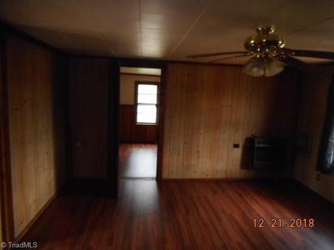 128 York Farm Ln, Harmony, NC 28634 photo 5