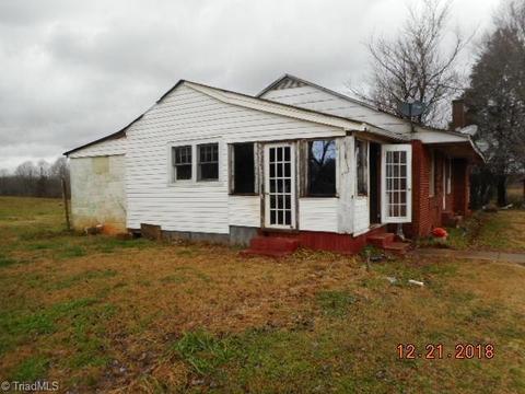 128 York Farm Ln, Harmony, NC 28634 photo 3