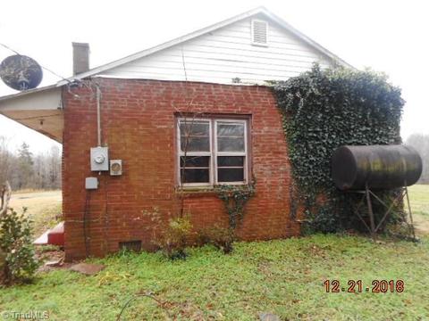 128 York Farm Ln, Harmony, NC 28634 photo 4