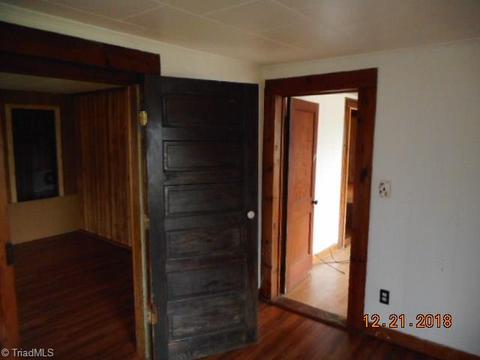 128 York Farm Ln, Harmony, NC 28634 photo 6