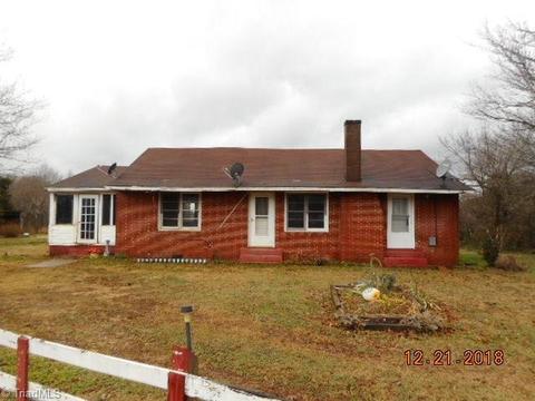 128 York Farm Ln, Harmony, NC 28634 photo 1