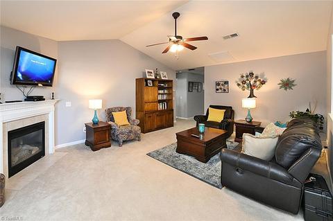 656 Chas Ct, High Point, NC 27265 photo 5