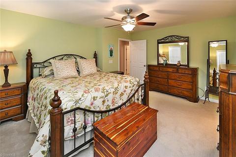 656 Chas Ct, High Point, NC 27265 photo 13