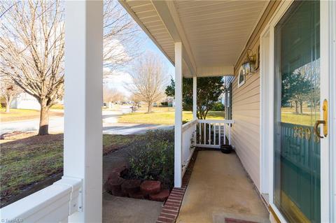 3808 Eagles View Ct, High Point, NC 27265 photo 2