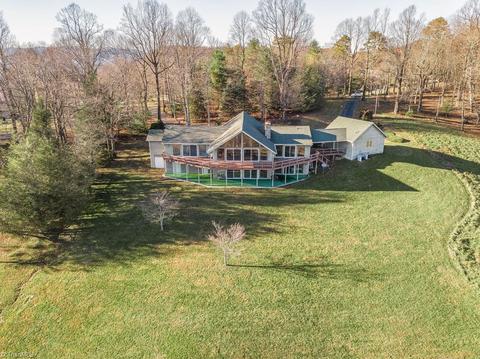 37 Graypointe Ln, Roaring Gap, NC 28668 photo 1